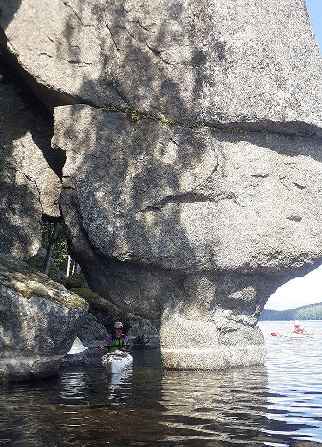 Melontaretkellä 2024. Saarnastuolin alta melonta.